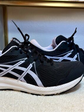 Asics Black and White Athletic Sneakers with Subtle Gray Lining